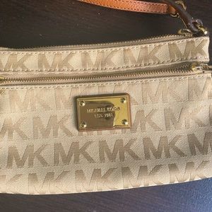 Michael Kors  Wristlet